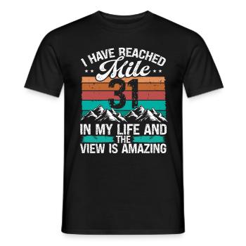 31 Year Old Hiker Mountains Hiking 31 Birthday - Männer T-Shirt - Schwarz - Vorne - AI Model Male 178 light (178cm)