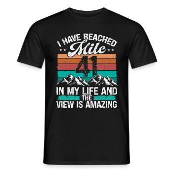 41 Year Old Hiker Mountains Hiking 41 Birthday - Männer T-Shirt - Schwarz - Vorne - AI Model Male 178 light (178cm)