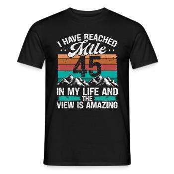 45 Year Old Hiker Mountains Hiking 45 Birthday - Männer T-Shirt - Schwarz - Vorne - AI Model Male 178 light (178cm)