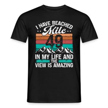 49 Year Old Hiker Mountains Hiking 49 Birthday - Männer T-Shirt - Schwarz - Vorne - AI Model Male 178 light (178cm)