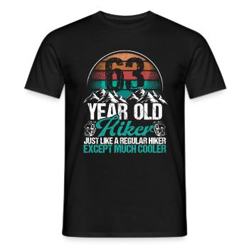 63 Birthday Hiking Mountains 63 Year Old Hiker - Männer T-Shirt - Schwarz - Vorne - AI Model Male 178 light (178cm)