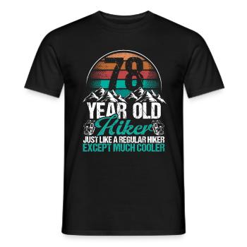 78 Birthday Hiking Mountains 78 Year Old Hiker - Männer T-Shirt - Schwarz - Vorne - AI Model Male 178 light (178cm)