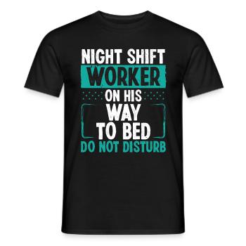Humor NIght Shift Worker Production Job Factory - Männer T-Shirt - Schwarz - Vorne - AI Model Male 178 light (178cm)