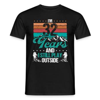 32 Year Old Hiker Mountains Hiking 32 Birthday - Männer T-Shirt - Schwarz - Vorne - AI Model Male 178 light (178cm)