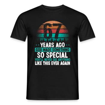 67 Birthday God made something special 67 Year Old - Männer T-Shirt - Schwarz - Vorne - AI Model Male 178 light (178cm)