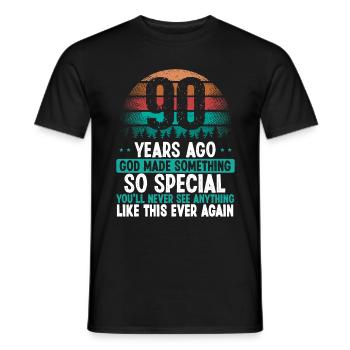 90 Birthday God made something special 90 Year Old - Männer T-Shirt - Schwarz - Vorne - AI Model Male 178 light (178cm)