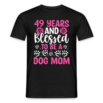 49 Birthday Blessed Dog Mom 49 Year Old Dog Mother - Männer T-Shirt - Schwarz - Vorne - AI Model Male 178 light (178cm)