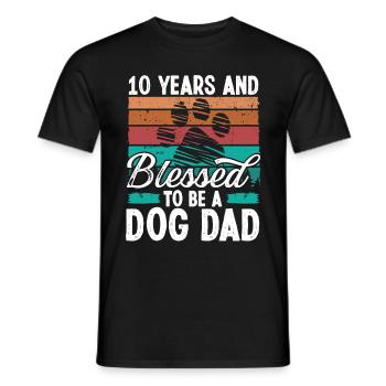10 Year Old Dog Dad 10 Birthday Retro Dog Father - Männer T-Shirt - Schwarz - Vorne - AI Model Male 178 light (178cm)