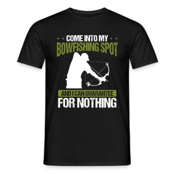 Bowfishing Spot Bow Hunter Fisherman Bowfisher - Männer T-Shirt - Schwarz - Vorne - AI Model Male 178 light (178cm)