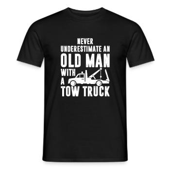 Never Underestimate An Old Man Abschleppwagen - Männer T-Shirt - Schwarz - Vorne - AI Model Male 178 light (178cm)