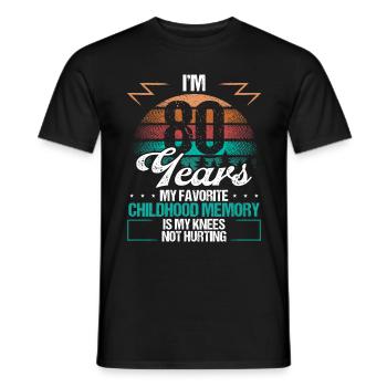80 Year Old Knee Injury Humor Funny Birthday Idea - Männer T-Shirt - Schwarz - Vorne - AI Model Male 178 light (178cm)