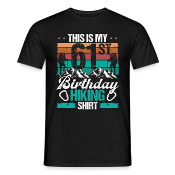 61 Year Old Hiking Men Mountain Climbing Nature - Männer T-Shirt - Schwarz - Vorne - AI Model Male 178 light (178cm)