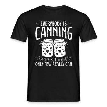 Canning Season Food Canner Shelf Homesteader - Männer T-Shirt - Schwarz - Vorne - AI Model Male 178 light (178cm)