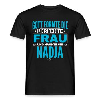 Conception du nom Nadja - T-shirt homme - noir - Devant - AI Model Male 178 light (178cm)