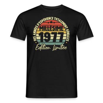 Cadeau D'anniversaire Millésime Fabriqué en 1977 - T-shirt homme - noir - Devant - AI Model Male 178 light (178cm)