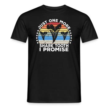Megalodon Fossile Zähne Nur noch ein Haifischzahn - Männer T-Shirt - Schwarz - Vorne - AI Model Male 178 light (178cm)