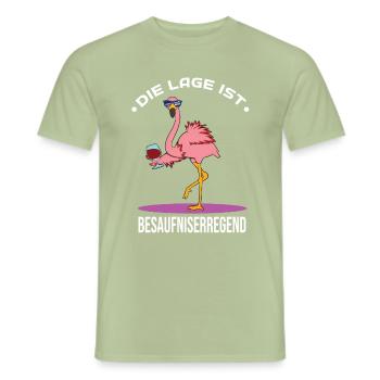 Die Lage ist Besaufniserregend - Männer T-Shirt - Sage - Vorne - AI Model Male 178 light (178cm)