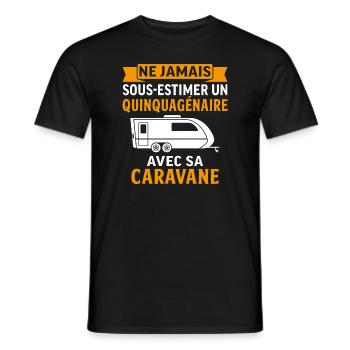 un quinquagénaire avec sa caravane quinqua caravan - T-shirt homme - noir - Devant - AI Model Male 178 light (178cm)