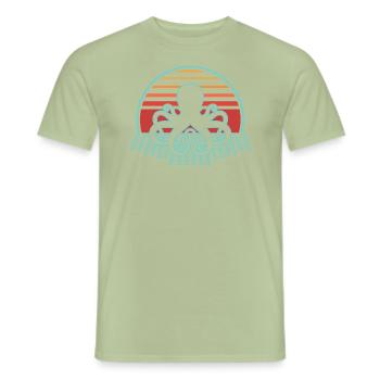 Cthulhu Retro Vintage Design - Männer T-Shirt - Sage - Vorne - AI Model Male 178 light (178cm)