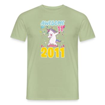Licorne du 11e anniversaire - T-shirt homme - vert sauge - Devant - AI Model Male 178 light (178cm)