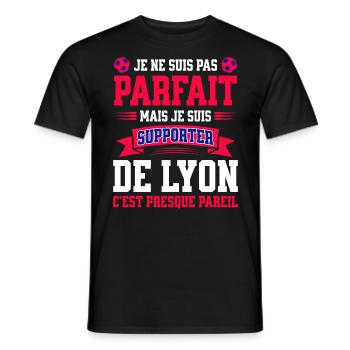 Supporter Football Lyon Fier Lyonnais - T-shirt homme - noir - Devant - AI Model Male 178 light (178cm)