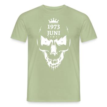 Juni 1973 Totenkopf - Männer T-Shirt - Sage - Vorne - AI Model Male 178 light (178cm)