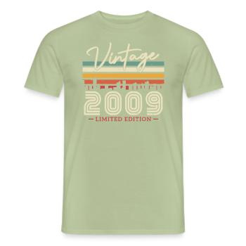 Vintage Geburtstagsgeschenk 2009 14/15 Jahre - Männer T-Shirt - Sage - Vorne - AI Model Male 178 light (178cm)