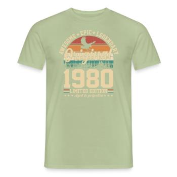 1980 - Ein legendäres Jahr - Männer T-Shirt - Sage - Vorne - AI Model Male 178 light (178cm)
