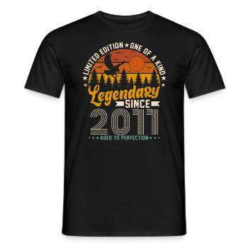 Vintage 2011 – Zeitlose Eleganz - Männer T-Shirt - Schwarz - Vorne - AI Model Male 178 light (178cm)