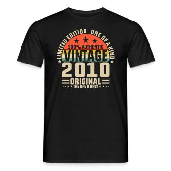 Kreatives 2010 Jahrgang Retro Design - Männer T-Shirt - Schwarz - Vorne - AI Model Male 178 light (178cm)