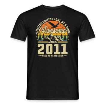 Vintage 2011: Legendary Birthday Gift Idea - Männer T-Shirt - Schwarz - Vorne - AI Model Male 178 light (178cm)