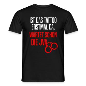 Tätowiert Kriminell Tattoos JVA Knast Lustig - Männer T-Shirt - Schwarz - Vorne - AI Model Male 178 light (178cm)