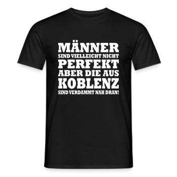 Männer sind nicht perfekt, aber die aus KOBLENZ - Männer T-Shirt - Schwarz - Vorne - AI Model Male 178 light (178cm)