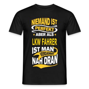 LKW FAHRER - Männer T-Shirt - Schwarz - Vorne - AI Model Male 178 light (178cm)