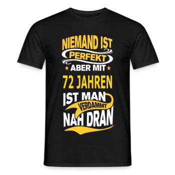 72 JAHREN - Männer T-Shirt - Schwarz - Vorne - AI Model Male 178 light (178cm)