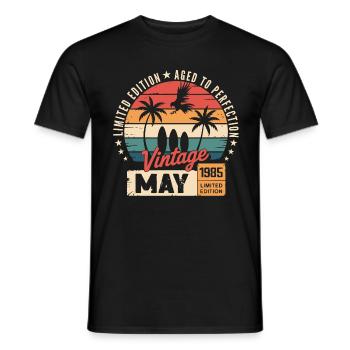 Besonderes Jubiläum mit diesem Entwurf Mai 1985 - Männer T-Shirt - Schwarz - Vorne - AI Model Male 178 light (178cm)