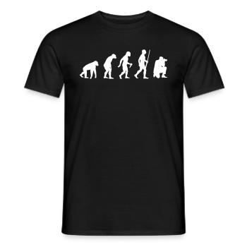 Photographer evolution - Männer T-Shirt - Schwarz - Vorne - AI Model Male 178 light (178cm)