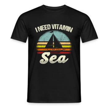I Need Vitamin Sea Segeln Geschenk Segler Sprüche - Männer T-Shirt - Schwarz - Vorne - AI Model Male 178 light (178cm)