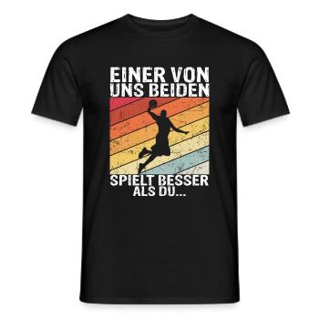 Basketball - Einer von uns beiden spielt besser al - Männer T-Shirt - Schwarz - Vorne - AI Model Male 178 light (178cm)