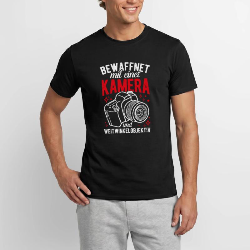 Bewaffnet mit einer KAMERA und WEITWINKELOBJEKTIV Männer T-Shirt