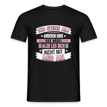 Ich Stehe Am Anderen Ende Der Nadel Also Leg Dich - Männer T-Shirt - Schwarz - Vorne - AI Model Male 178 light (178cm)