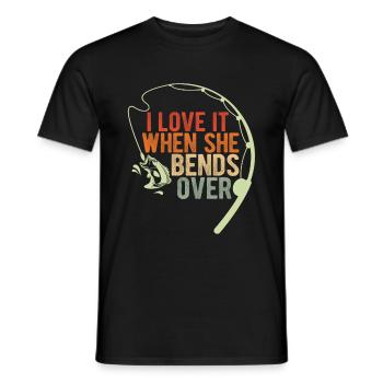 I Love It When She Bends Over! Fischer Natur Angel - Männer T-Shirt - Schwarz - Vorne - AI Model Male 178 light (178cm)