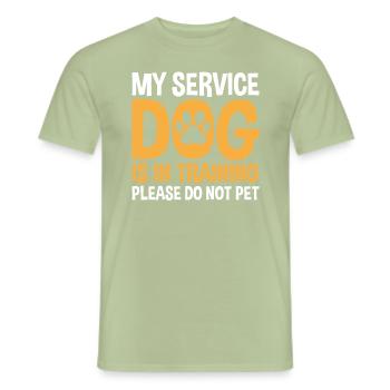 Mein Diensthund ist in der Ausbildung - Männer T-Shirt - Sage - Vorne - AI Model Male 178 light (178cm)