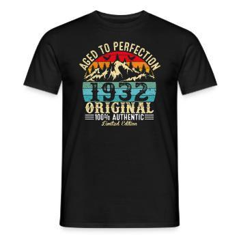Perfekt gealtert 1932 Original - Männer T-Shirt - Schwarz - Vorne - AI Model Male 178 light (178cm)
