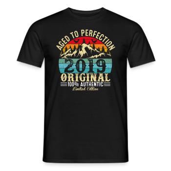 Perfekt gealtert 2019 Original - Männer T-Shirt - Schwarz - Vorne - AI Model Male 178 light (178cm)