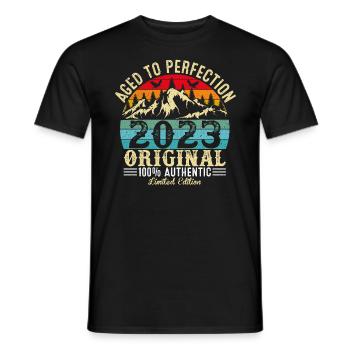 Zur Perfektion gealtert 2023 Original - Männer T-Shirt - Schwarz - Vorne - AI Model Male 178 light (178cm)