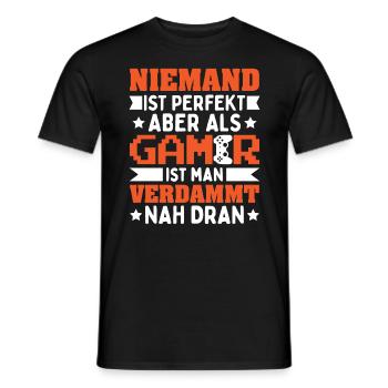 Niemand Ist Perfekt Aber Als Gamer Bin Ich Perfekt - Männer T-Shirt - Schwarz - Vorne - AI Model Male 178 light (178cm)