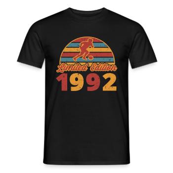 Fußball Fußballer Fußballspieler Geburtstag 1992 - Männer T-Shirt - Schwarz - Vorne - AI Model Male 178 light (178cm)