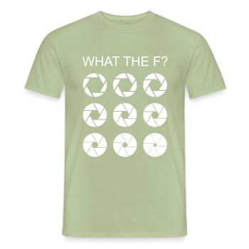 Fotografie Objektiv Linse - Männer T-Shirt - Sage - Vorne - AI Model Male 178 light (178cm)