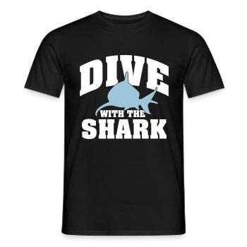 Tauchen: Dive with the shark - Männer T-Shirt - Schwarz - Vorne - AI Model Male 178 light (178cm)